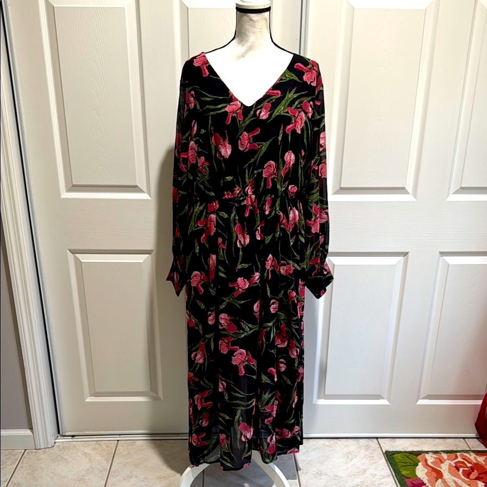 NWT BloomChic V-Neck Floral Elastic Waist Maxi Dress